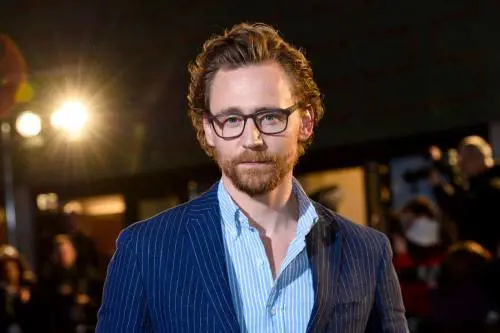 Tom Hiddleston protagonista della serie tv di Netflix White Stork