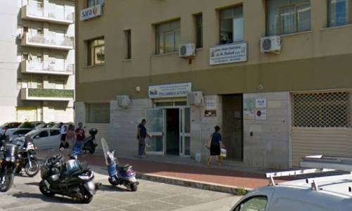 Aggressione dentro il poliambulatorio: medico picchia un dipendente Asp