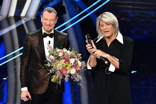 Sanremo, Fiorello imita la De Filippi