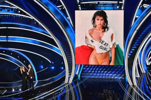 Sanremo, Sabrina Salerno incanta il teatro Ariston