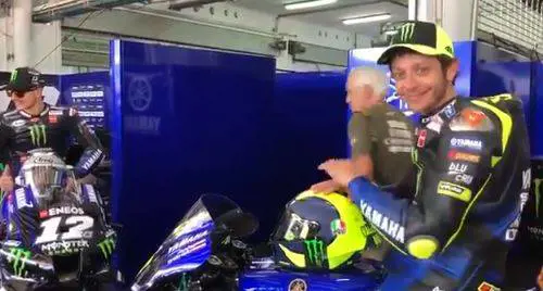 La Yamaha presenta la M1 2020: sarà l'ultima volta per Valentino Rossi