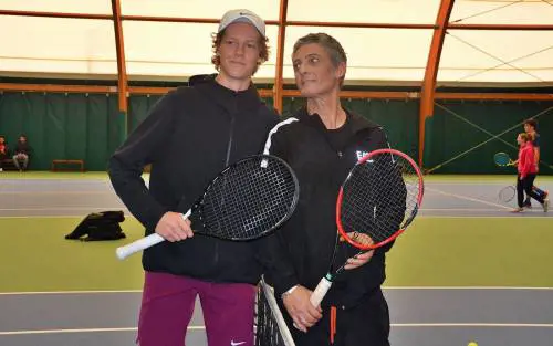 Fiorello gioca a tennis a Bordighera