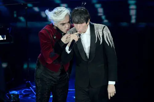 Sanremo, un infermiere conferma: "Tra Bugo e Morgan scena folle, divisi a forza"