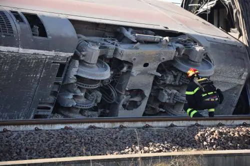Treno deragliato, gli operai: "Pezzo difettoso". Ma l'ipotesi non convince