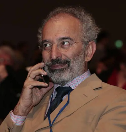Il delirio di Lerner su Hanau: "Come il leghista di Macerata"