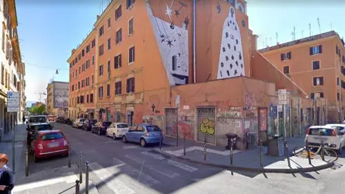 San Lorenzo, arrestato pusher che reagisce con un vetro rotto
