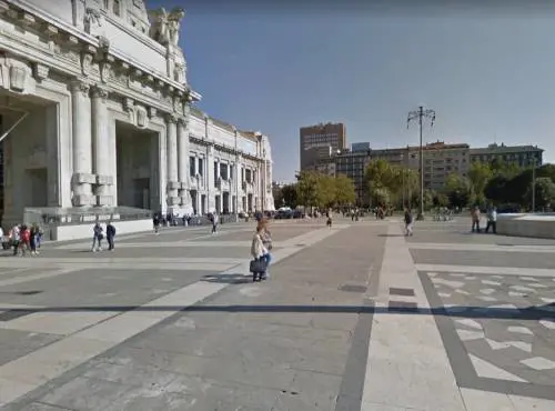 Milano, aggredito a calci e pugni da due pusher