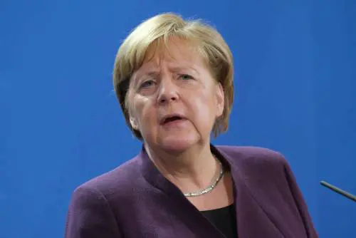 Tre candidati (e mezzo) per guidare la Cdu il partito affondato dalla delfina della Merkel