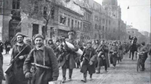 La comica mostruosità dell'occupazione sovietica