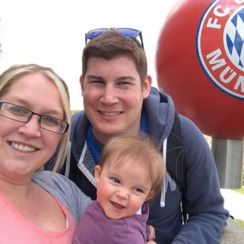 Il papà malato terminale e quell'ultimo abbraccio a sua figlia appena nata