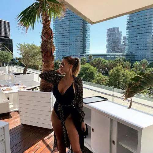 Le wag di Inter e Milan si giocano il derby sugli spalti