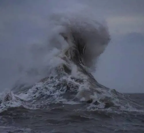 Tempesta Ciara, la Francia chiude la Tour Eiffel per forte vento