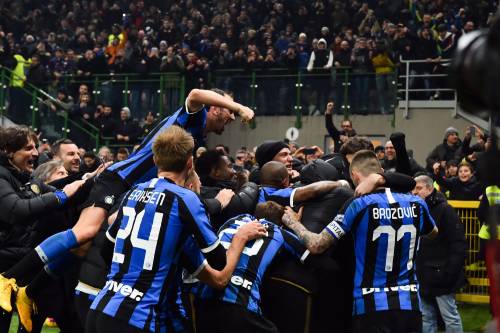 I tifosi dell'Inter esultano: "Inchinatevi". Quelli del Milan arrabbiati: "Non vinciamo mai"