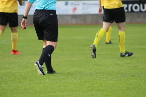 Testata al portiere, arbitro punito con Daspo di un anno