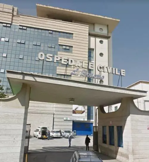 Andria, rubava gli anelli ai pazienti: arrestato infermiere