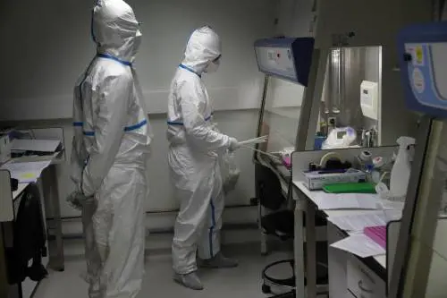 Steve, l'"untore" che ha infettato 11 persone. "Non sono mai stato in Cina, ora sono guarito"