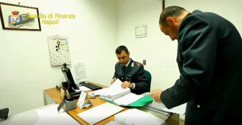 Rubavano carburante dai camion dell’Asia: arrestate 14 persone
