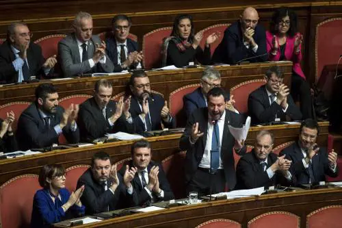 Ecco perché il Parlamento deve restare aperto