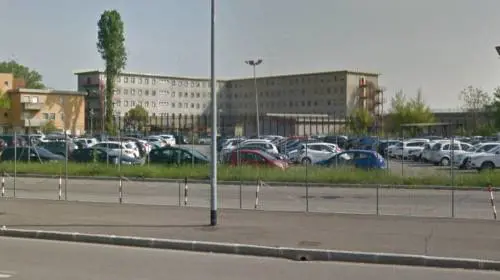 Bologna, pakistano sequestra e aggredisce la ex compagna incinta