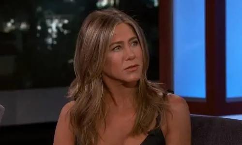 Jennifer Aniston infiamma la rete a 51 anni