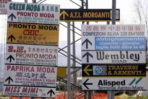 A Prato, nel cuore della Toscana cinese: "Strade deserte e paura di perdere il lavoro"