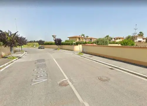 Gli puntano una pistola e gli portano via l'incasso della sala slot