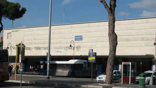 Ostia, fiumi di droga davanti la stazione