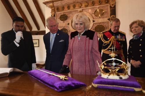 Il Principe Carlo e Camilla in visita alla Torre di Londra 