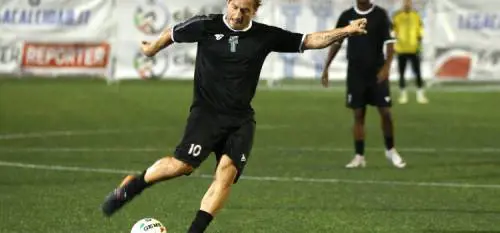 Totti stupisce ancora: "cucchiaio" perfetto anche a 43 anni