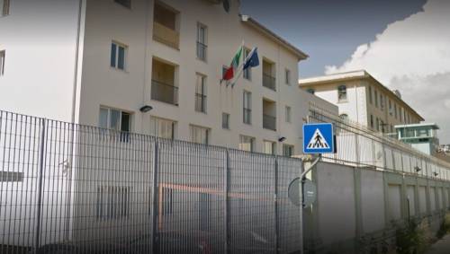 Minori vendute al 70enne per fare sesso: arrestate madre e sorella