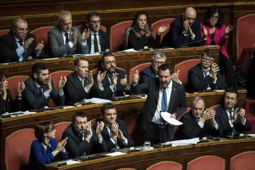 Alta tensione in Senato. La Lega ora punta i piedi: "Conte riferisca in Aula"