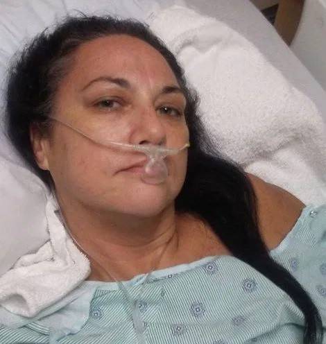 Hawaii, donna si taglia con carta: l'infezione rischia di ucciderla