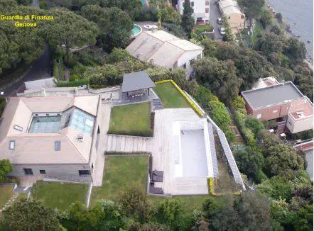 Arenzano, evasore totale affittava villa di lusso a calciatori