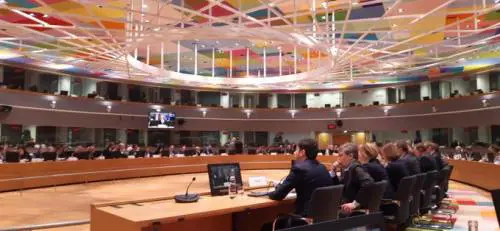 Il piano Ue contro il virus: le domande ai passeggeri per capire i loro contatti