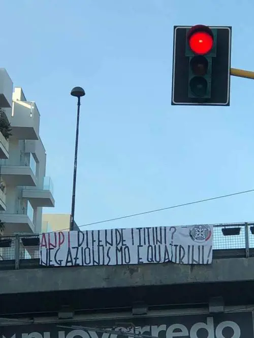 Bari, è guerra tra CasaPound e Anpi per uno striscione