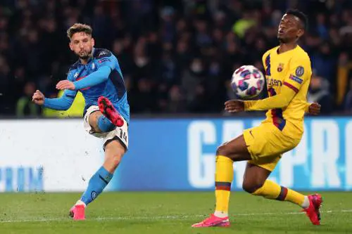 Mertens alla Maradona ma un Messi a metà si salva