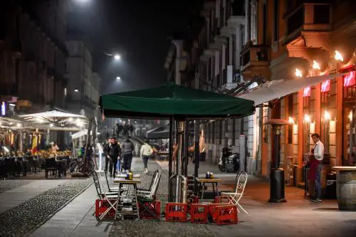 Scattano i controlli per il "coprifuoco". La città si adegua: solo sei le denunce