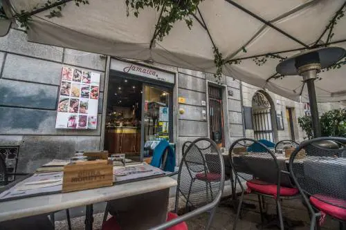 Coronavirus, a Milano bar aperti dopo le ore 18