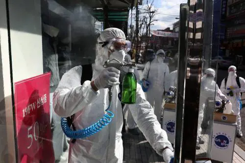 Paura per i contagi di ritorno: "Il coronavirus si riattiva nei guariti"