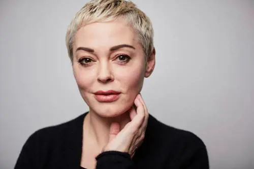 Rose McGowan contro Harvey Weinstein: "Il più grande stupratore della storia"