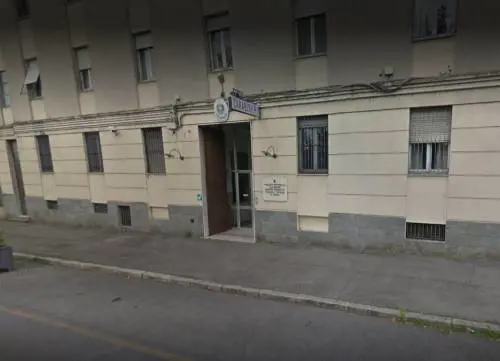 Parma, pusher nigeriano cerca di ingoiare cocaina e morde militare