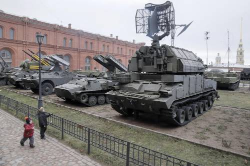 I missili russi arrivano in Serbia. Putin fa tremare la Nato