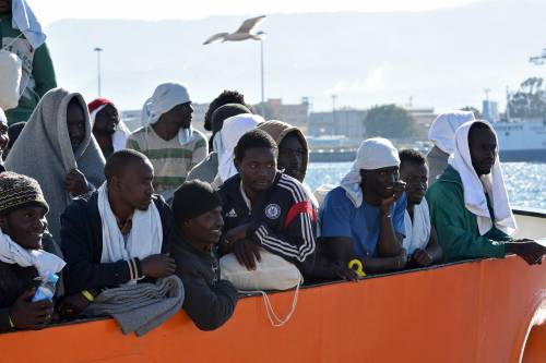 Migranti, la Lega vuole il "blocco navale" davanti alla Libia
