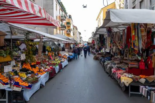 Sì al rimborso per i nidi e tassa rifiuti in 4 rate, congelati pure i mercati