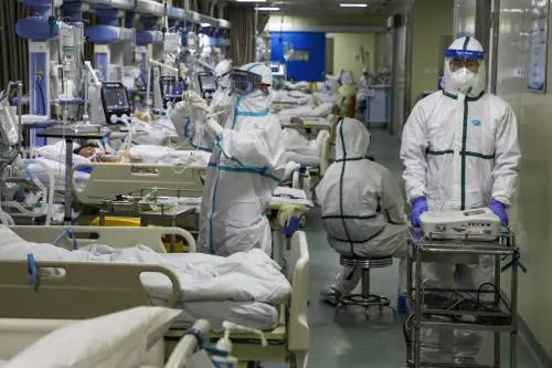Il virus danneggia i polmoni: lo studio sui primi contagiati