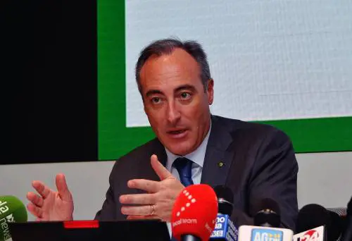 "Bisogna battere questo virus. E forse 7 giorni non bastano"