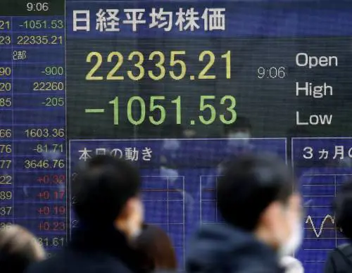 Borse in rosso e lo spread torna a salire in alto