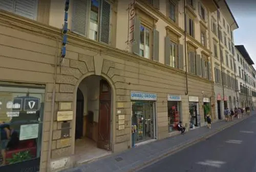 Firenze, magrebini rubano alcolici, poi attaccano e mordono commesso
