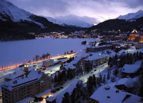 Sankt Moritz, positivi due bambini