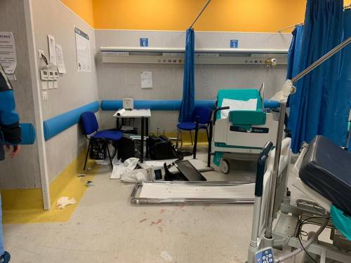 Pronto soccorso devastato mentre moriva una donna
